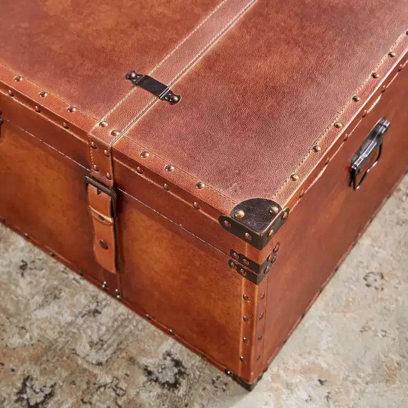 Table basse rectangulaire en simili cuir vieilli marron : solution de rangement d'inspiration vintage, aucun assemblage requis